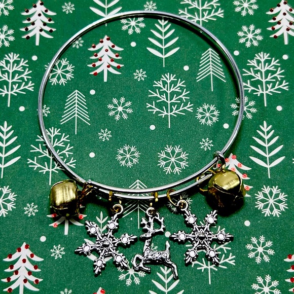 Handmade Christmas Jingle Bell Charm Bracelet! - Picture 4 of 4